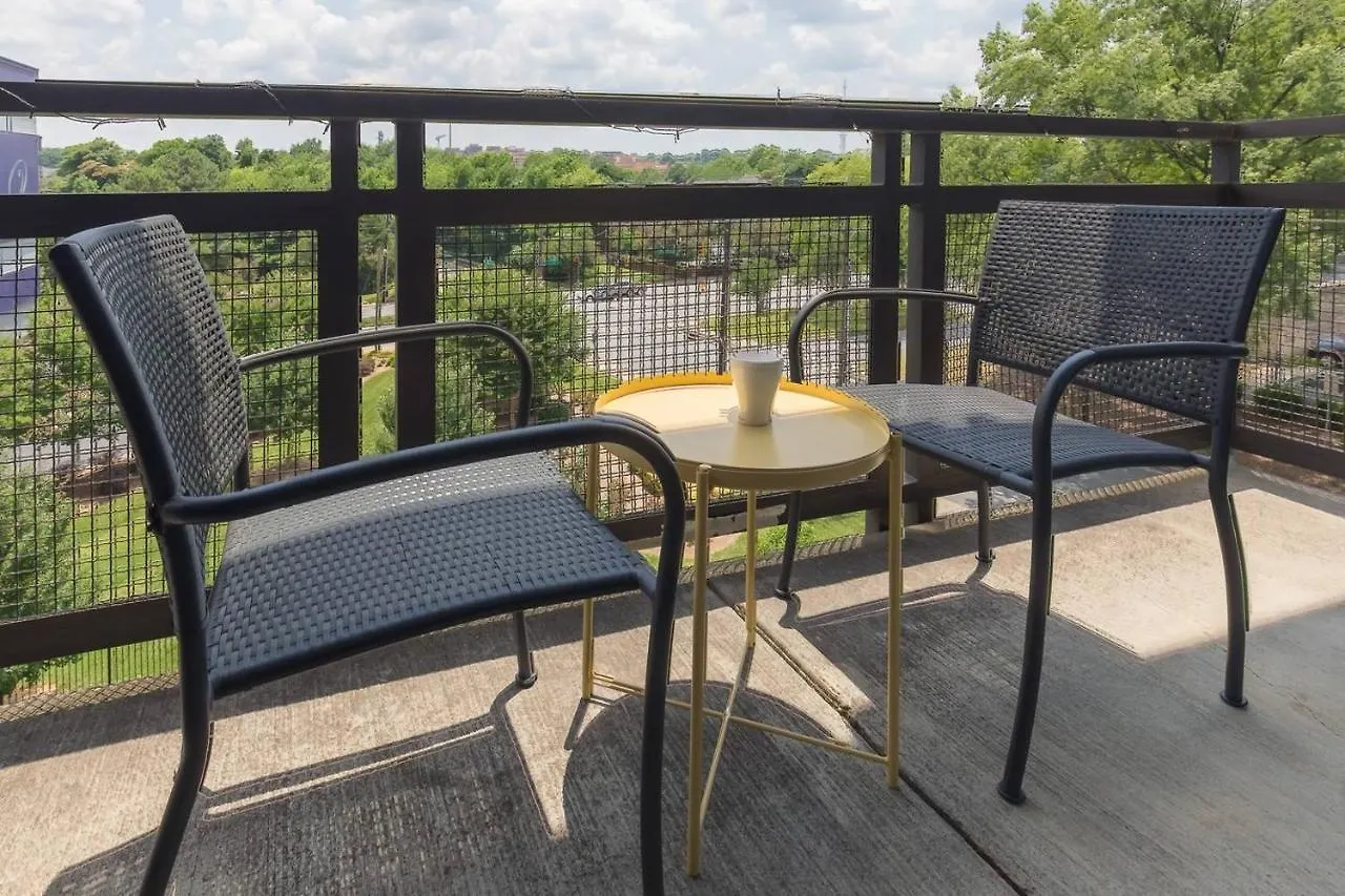 Trifecta Prime Location & Balcony Superhost Apartment Charlotte
