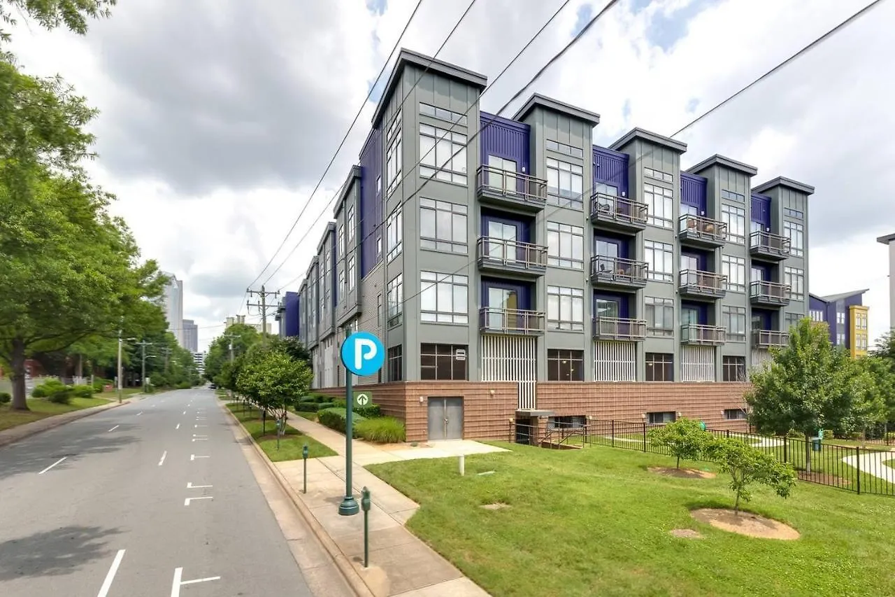Trifecta Prime Location & Balcony Superhost Apartment Charlotte