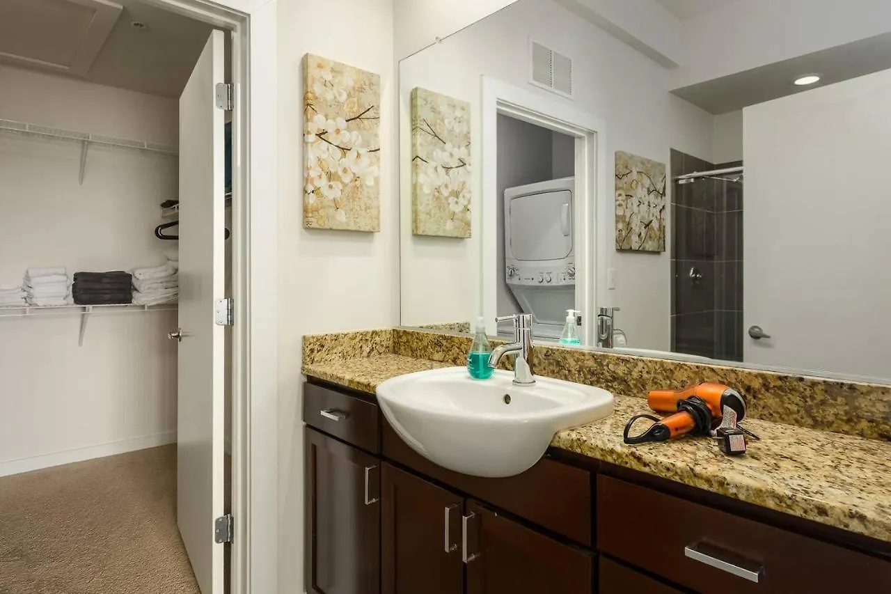 Trifecta Prime Location & Balcony Superhost Apartment Charlotte