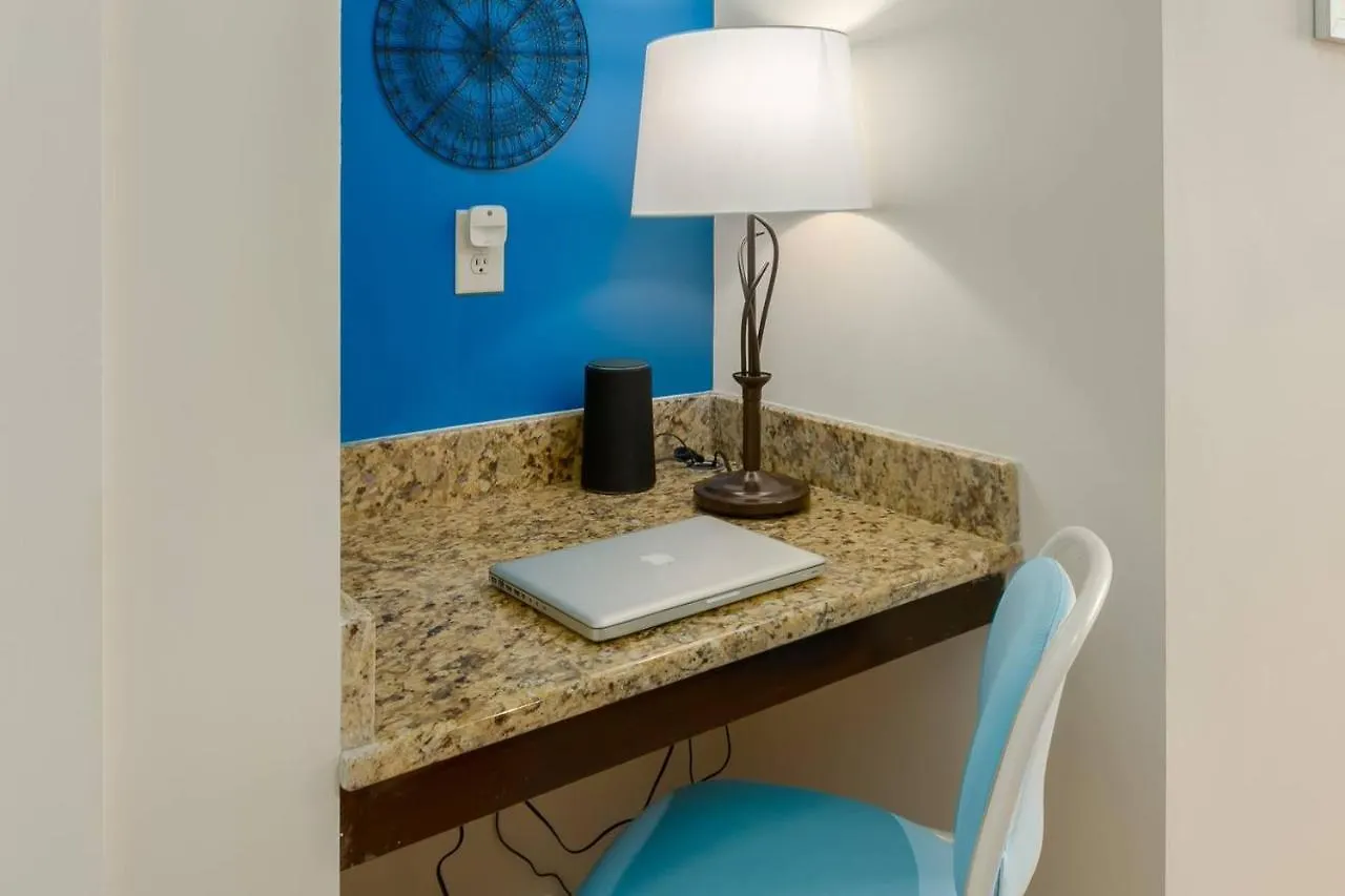 Trifecta Prime Location & Balcony Superhost Apartment Charlotte