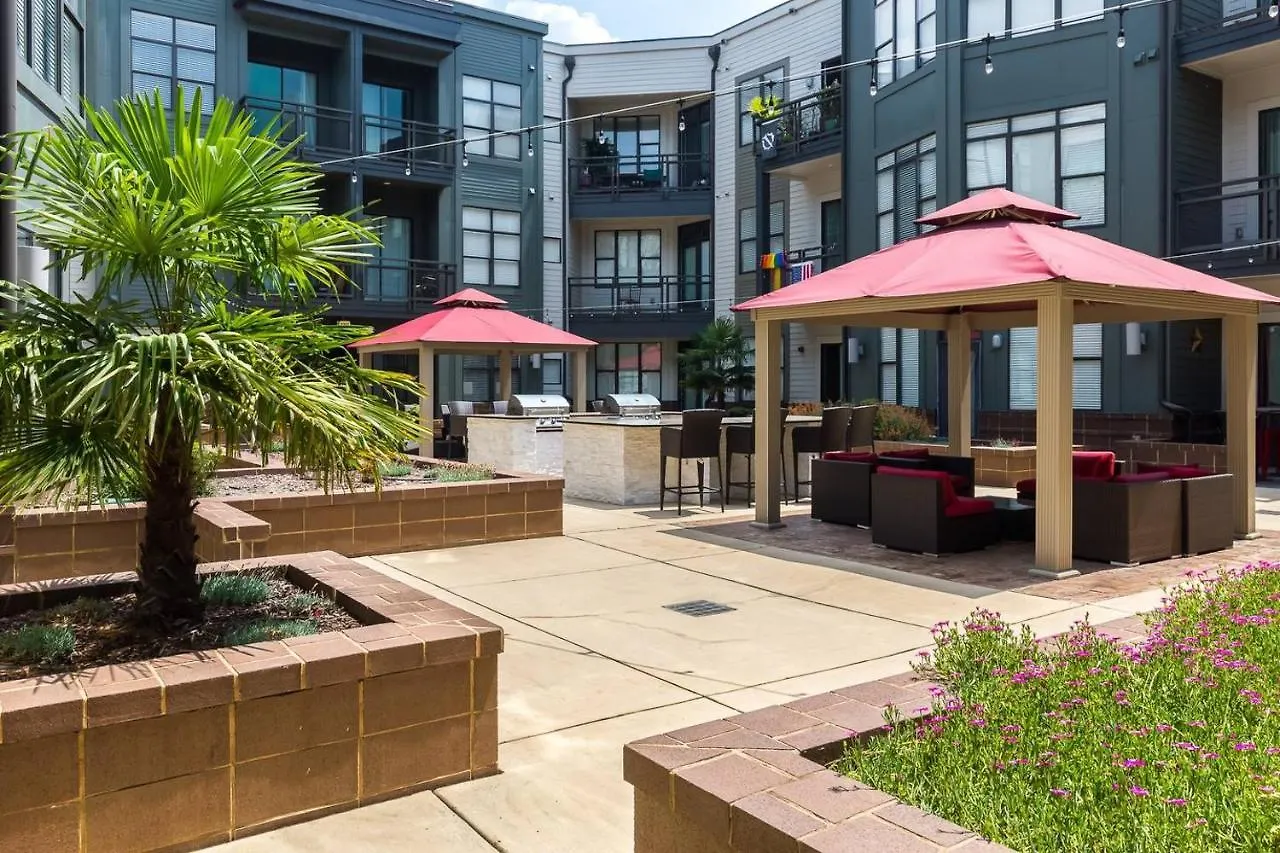Trifecta Prime Location & Balcony Superhost Apartment Charlotte 0*,