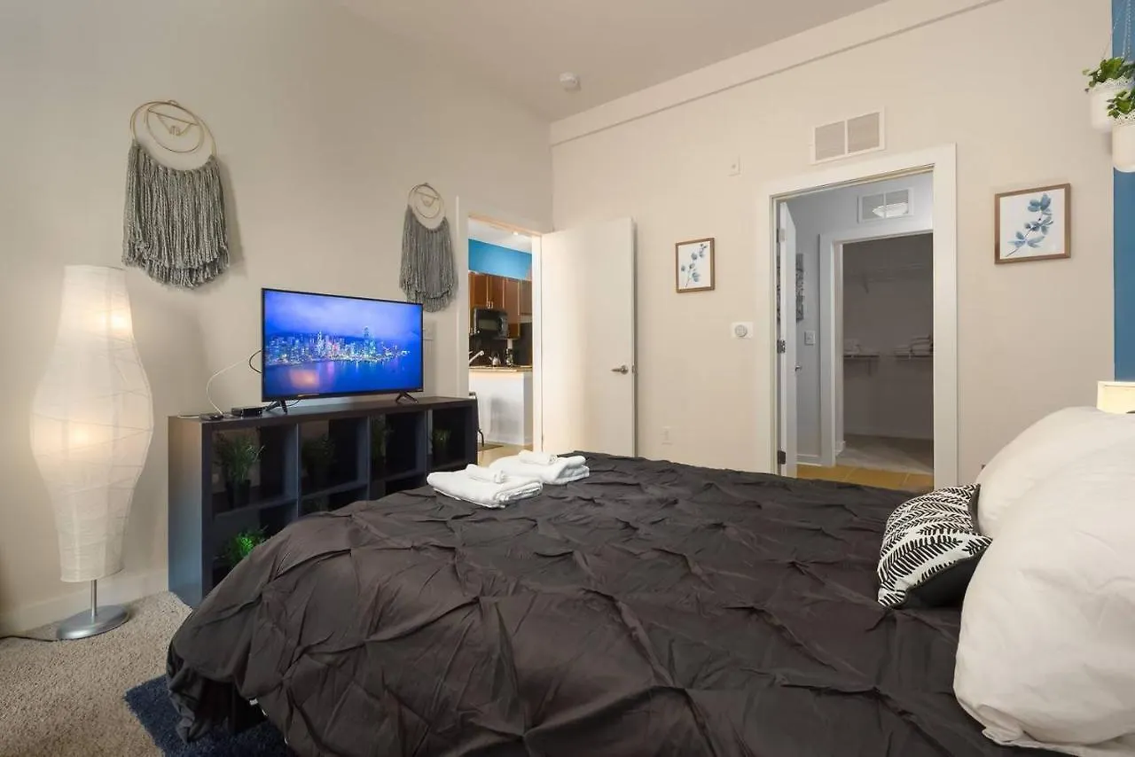 Trifecta Prime Location & Balcony Superhost Apartment Charlotte
